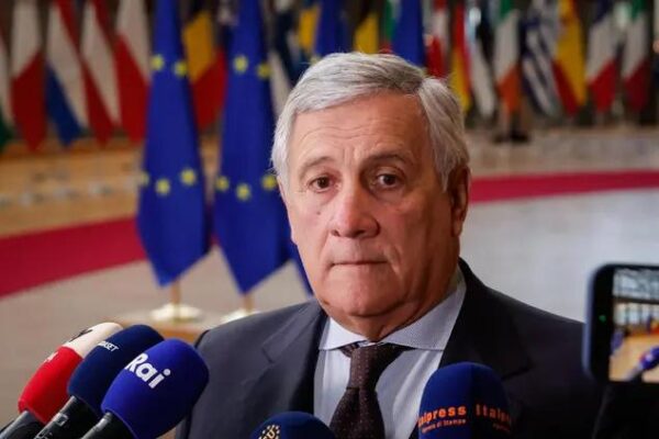 Scontro nel Governo Meloni sui fondi europei per la difesa: la Lega chiede il voto del Parlamento